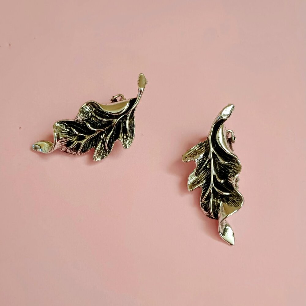 Tara Vintage Oak Leaf Earrings Large Rustic Silver Tone Clip on Jewelry